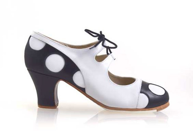 Polka Dots Flamenco Shoes by Begoña Cervera. Model: Hechizo